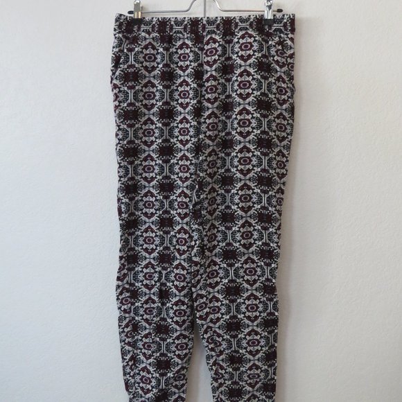 Relaxed Flowing Pants Patterned - Picture 2 of 5